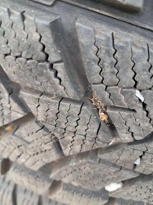 Vând anvelope cu jante de iarnă Dunlop