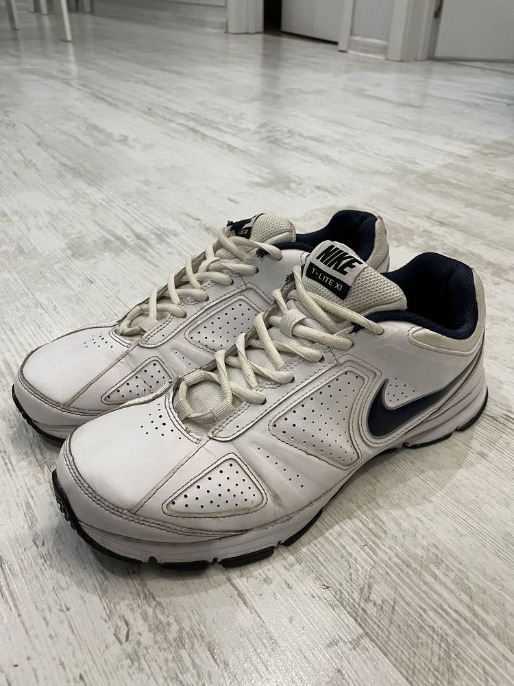 Маратонки Nike T lite XI