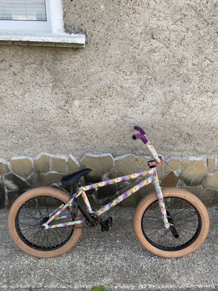 продавам rainbow BMX със сменени части.