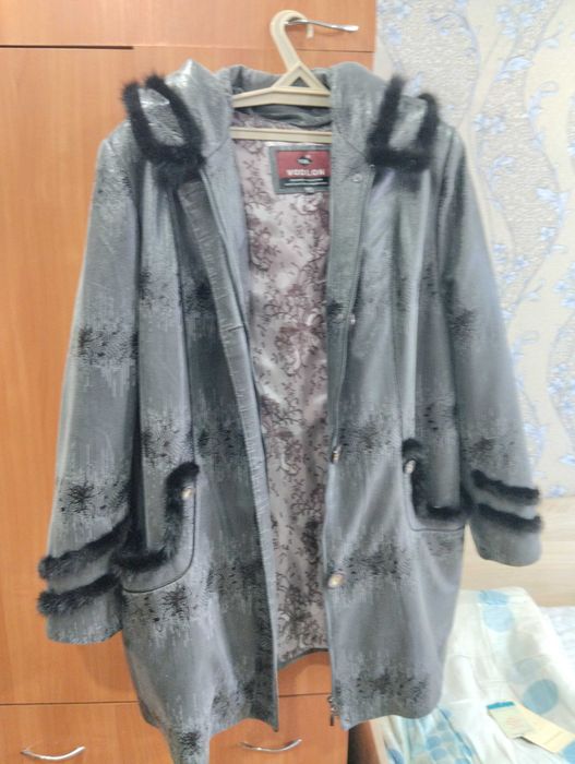 Куртка новая , пихора кожзам с лазерной обработкой.