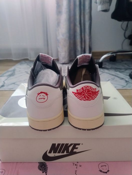 Jordan 1 low Travis Scott