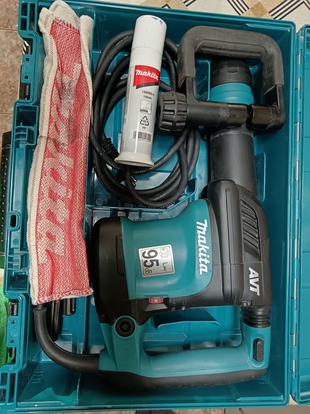 Ciocan demolator Makita