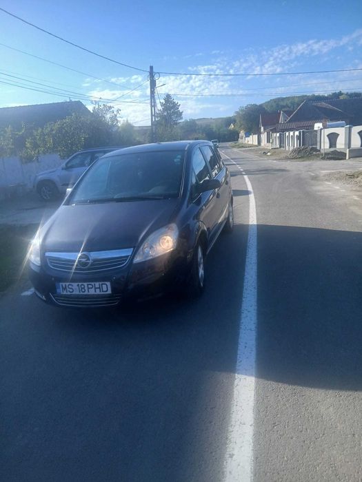 Vând Opel Zafira B