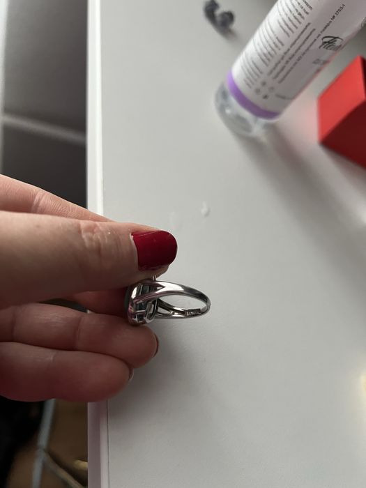 Сребърен пръстен с камък в капковидна форма