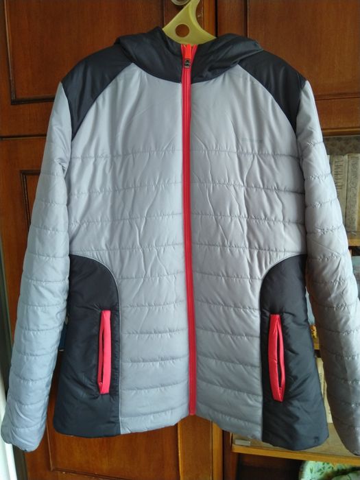 Куртка демисезонная новая 46 размер