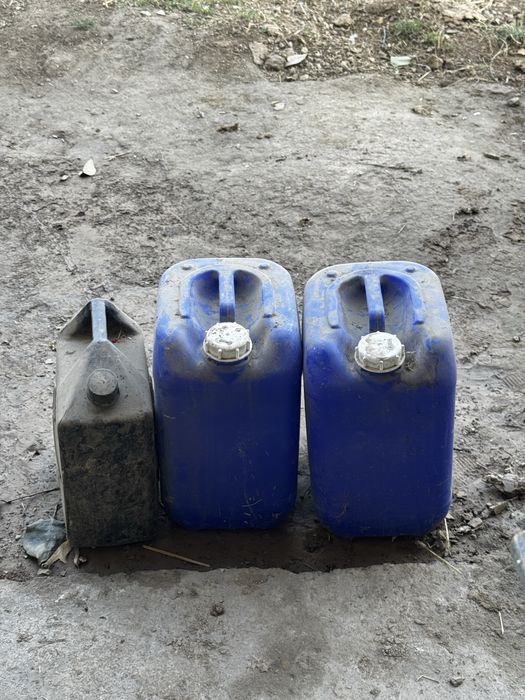 канистры 3 штуки