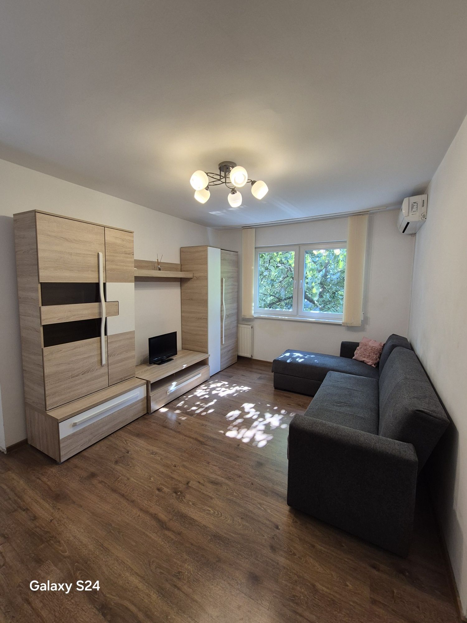 Apartament de închiriat pe Romanilor