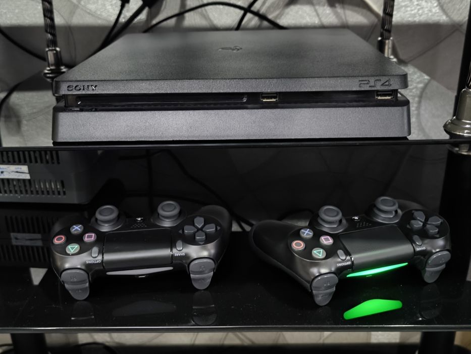 Продам PS4 slim 1T