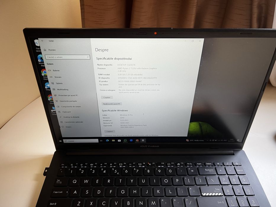 Vând laptop ASUS. În garantie! Cadoua masuta de laptop!