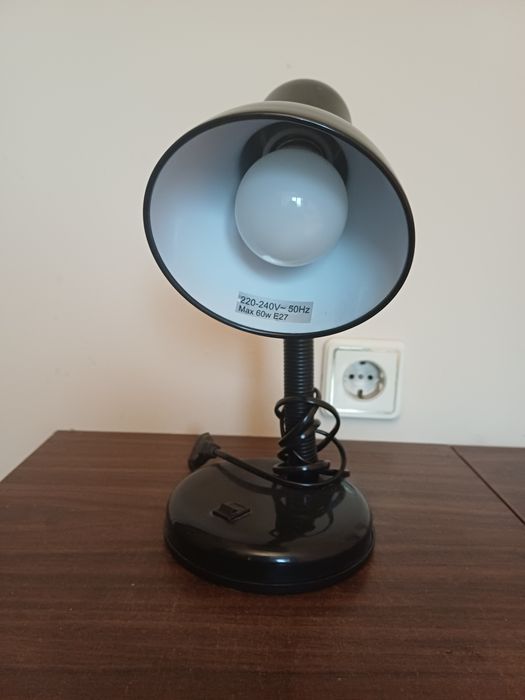 Настолни лампи                    .