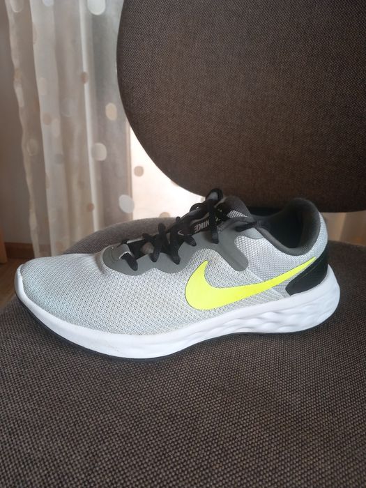 Adidași Nike gri cu verde