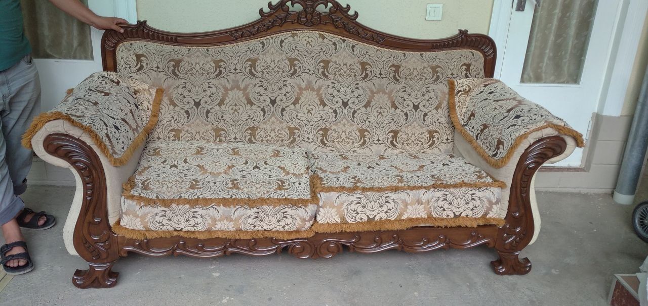 Продам диван для гостиной