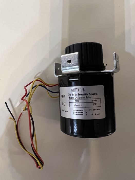 Motor cu reductor 15 rotatii/minut 33W