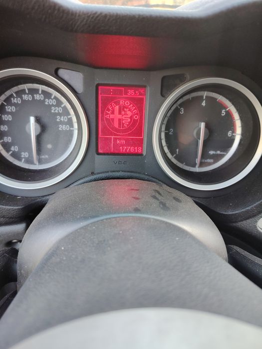 Vând sau schimb alfa Romeo