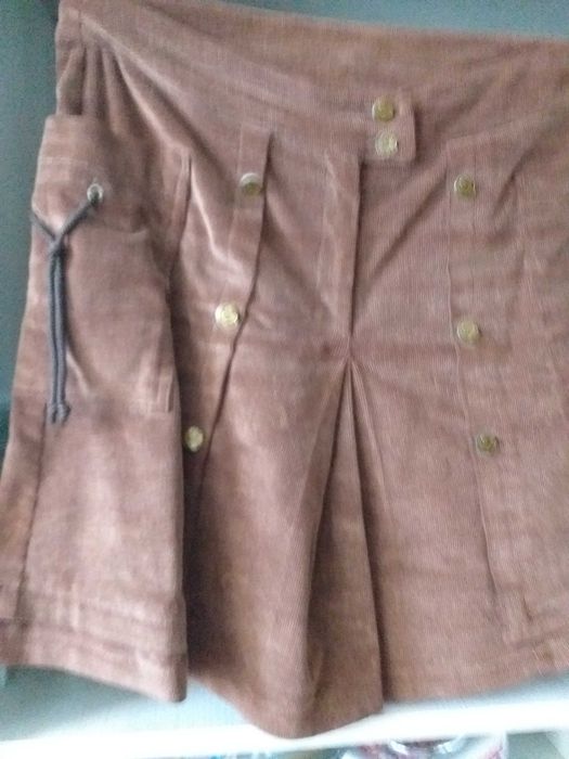 Costum din2 piese, din velur  culoare maro, mar.42