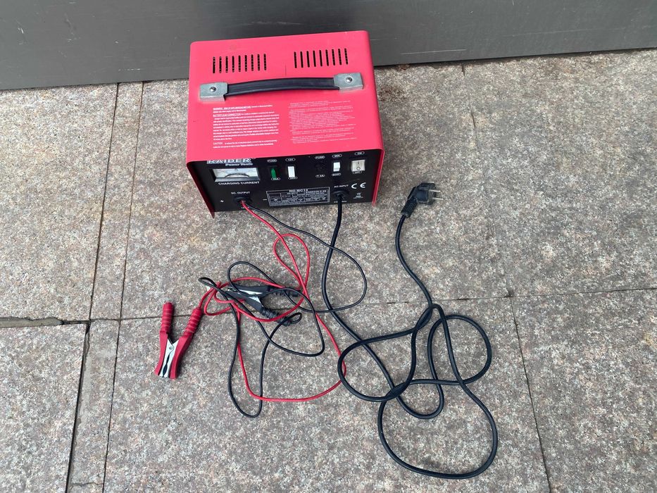 Зарядно за акумулатор 12/24V 10A RD-BC12