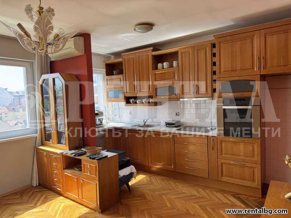 Дава се под наем Тристаен апартамент в Пловдив, Център - 120 кв.м за 612 € - Снимка #2