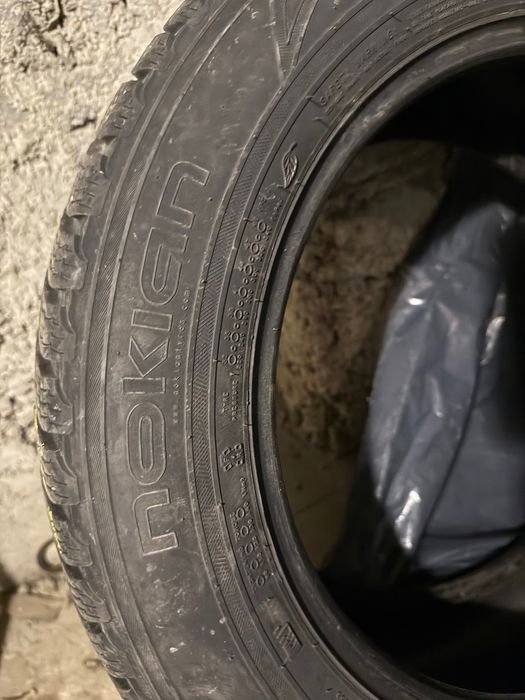 Гуми зимни 215/60/17
