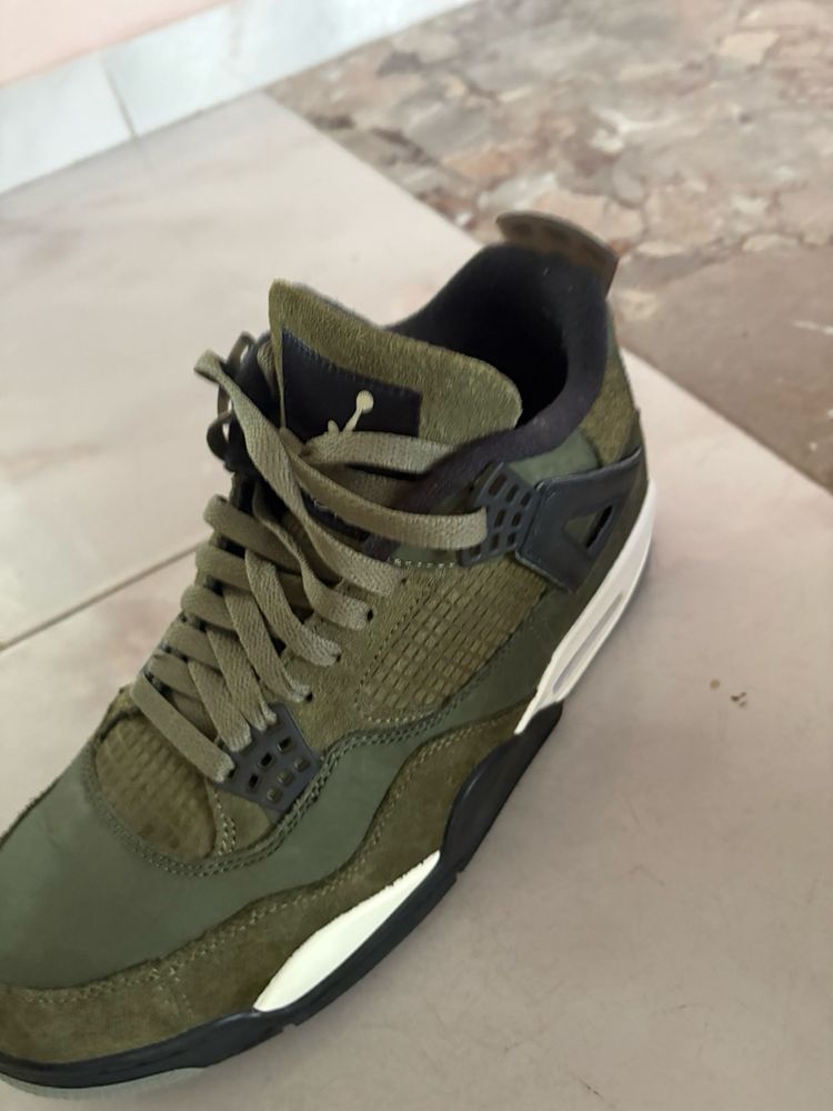 Air Jordan 4 Retro