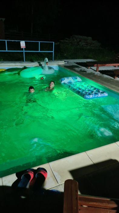 Închiriez cabană cu piscină încălzită  si jacuzzi cu hidromasaj