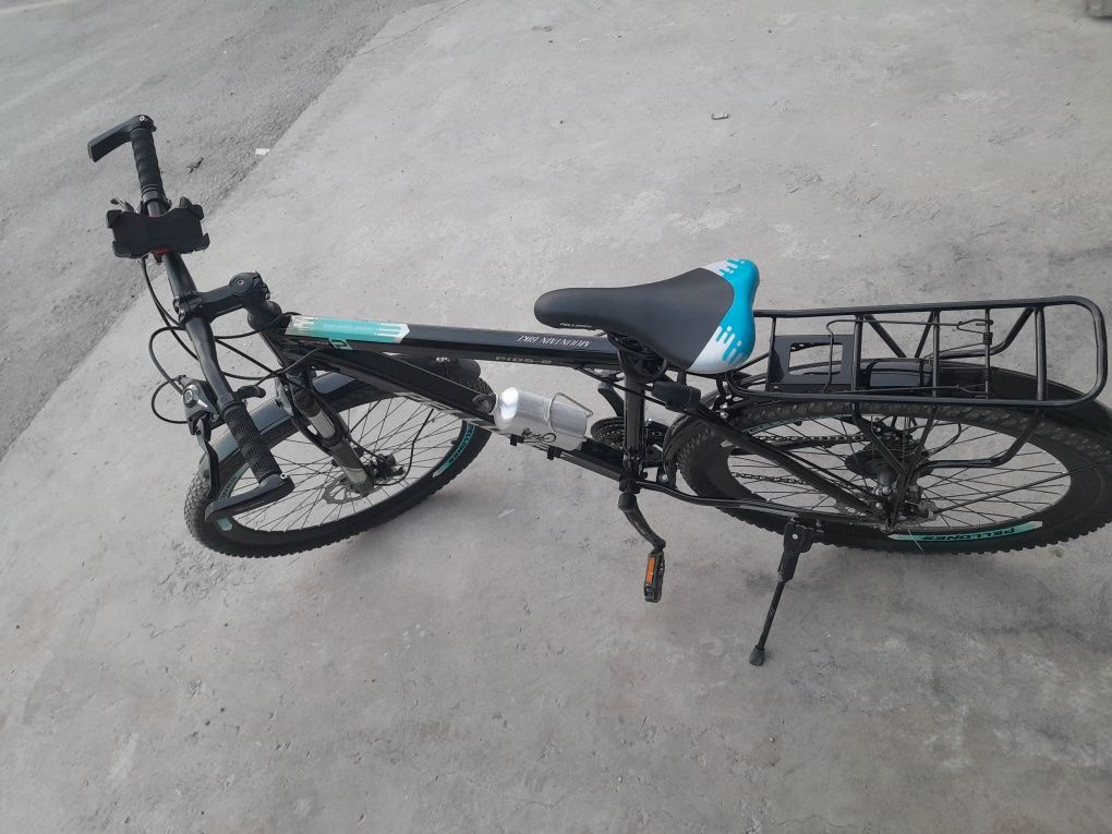 Velosiped Pellones 26 yengil va tez, tog' va shahar uchun moslashgan.