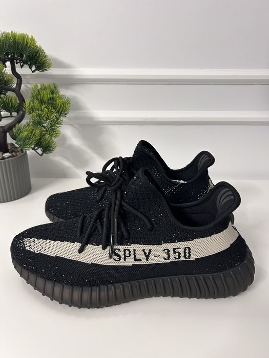 Adidasi Yeezy 350 V2