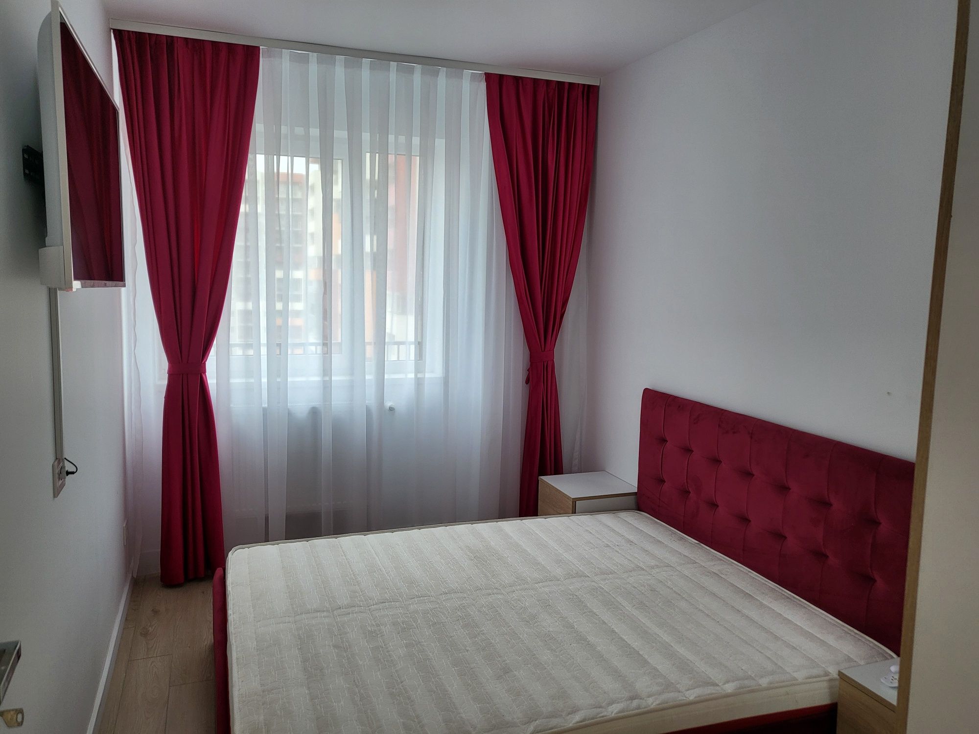 Închiriez apart 2camere+living cu bucatarie nou