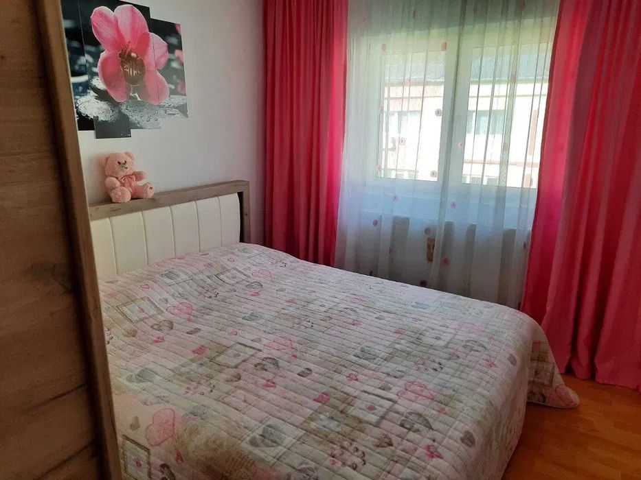 Apartament de vânzare ,3 camere .