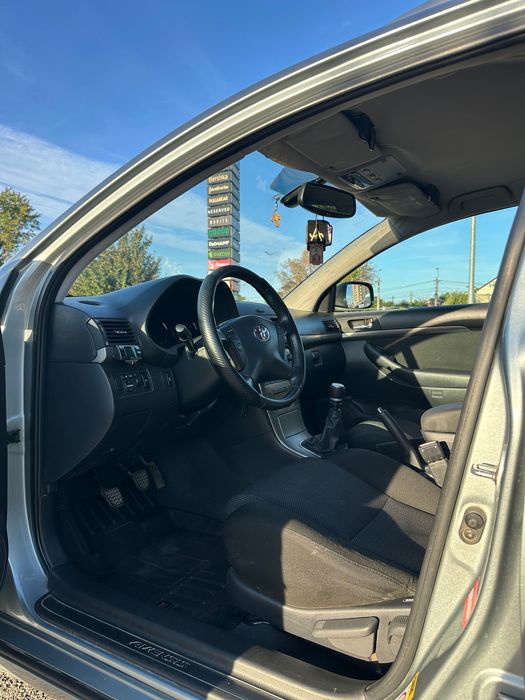 Vând / Schimb Toyota Avensis T25
