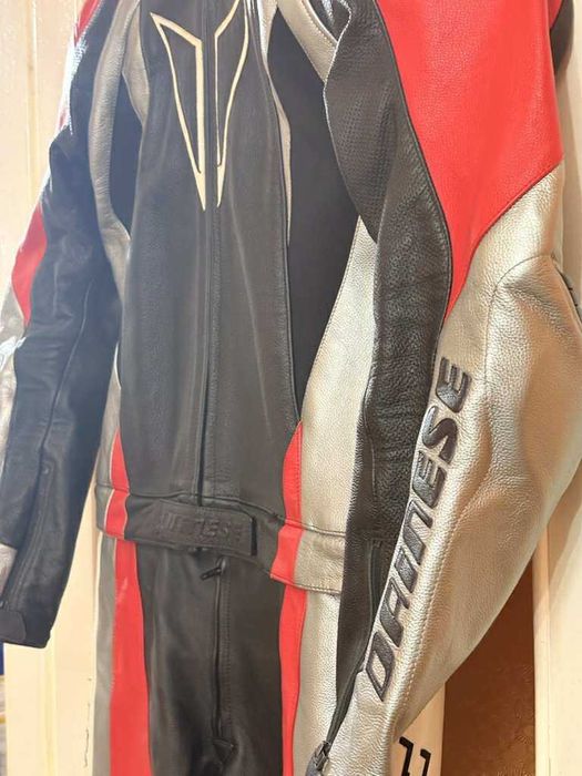 Dainese Двуделен Кожен Екип - КАТО НОВ!!!  (р-р 50/L)
