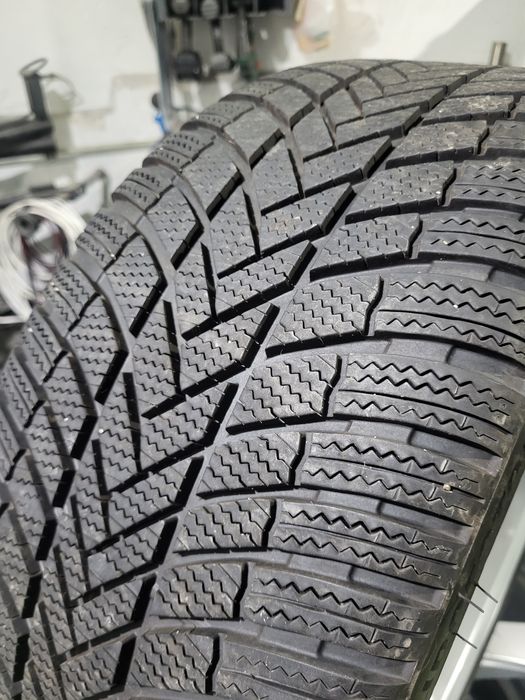 4 бр зимни гуми 245/35/19 Bridgestone