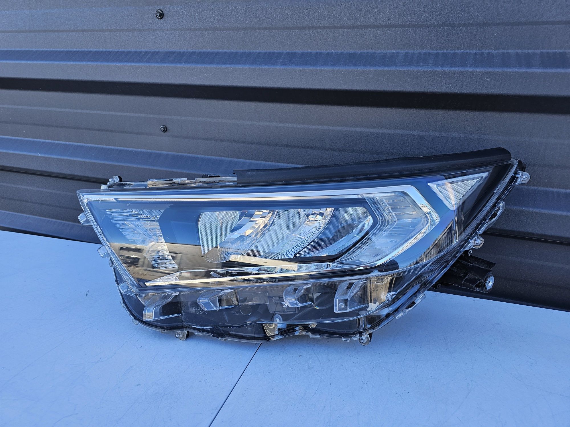 Far stanga Full Led Toyota Rav4
