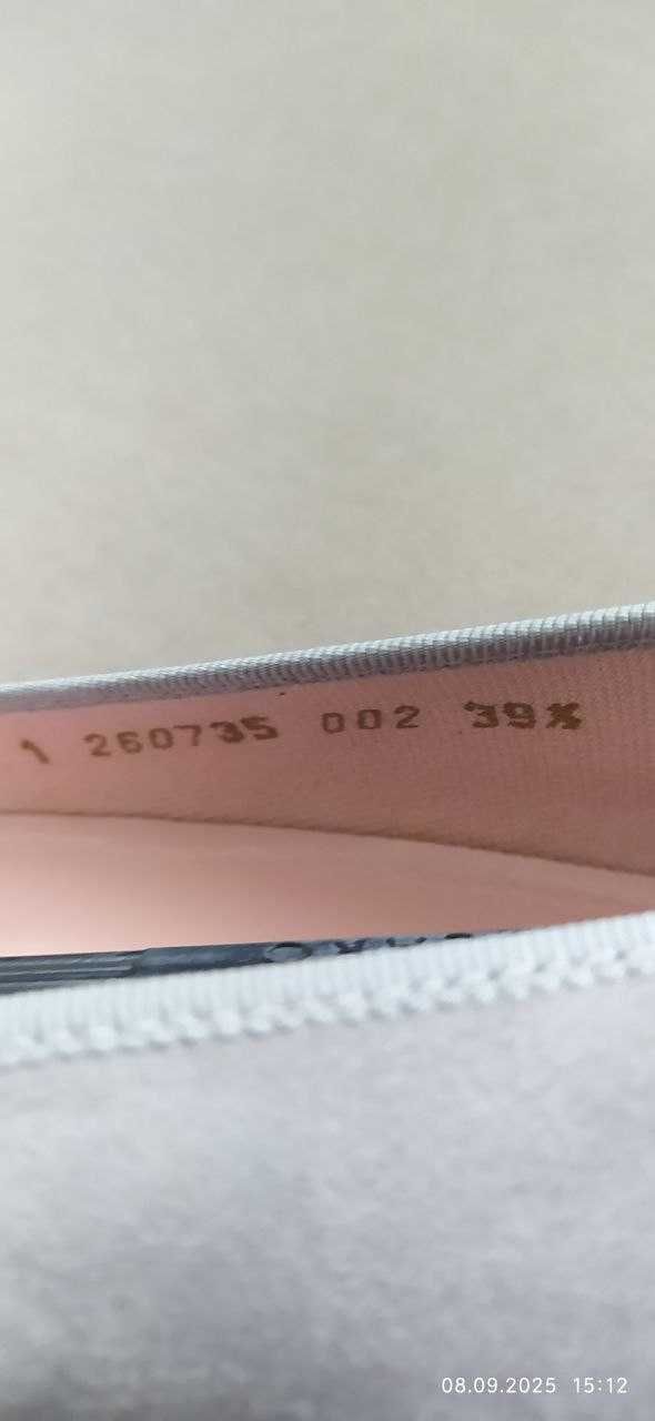 Продаю новые замшевые испанские балетки 39,5 размера