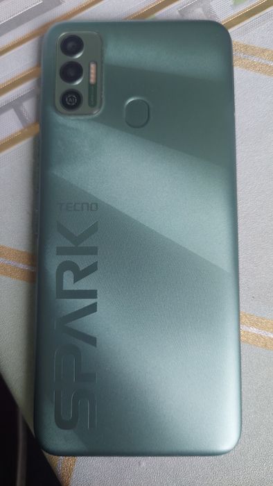 Продам смартфон Tecno Spark7