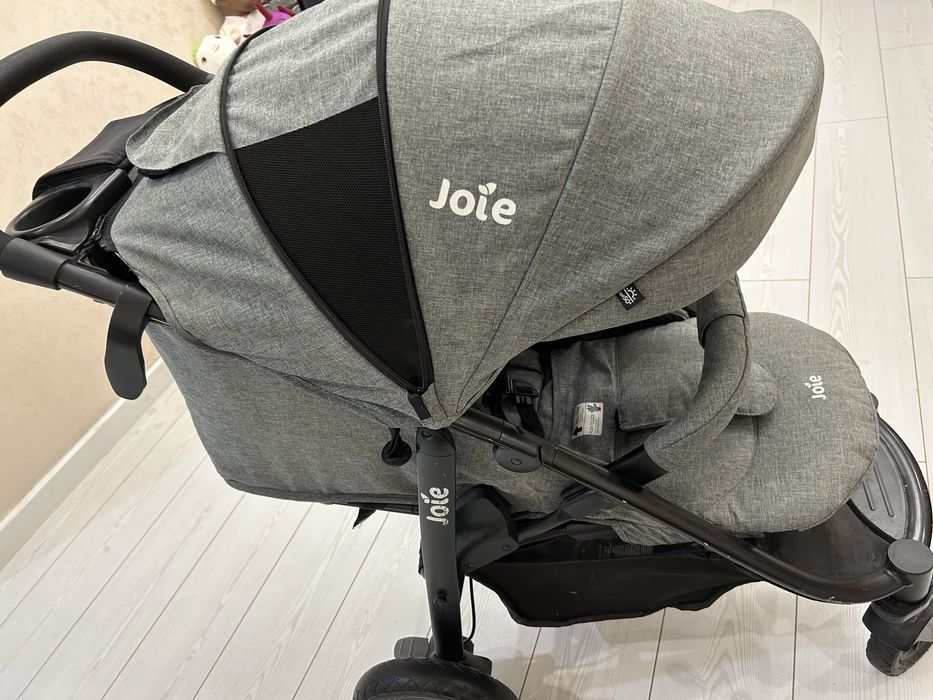 Коляска деьская с люлкой  Jole