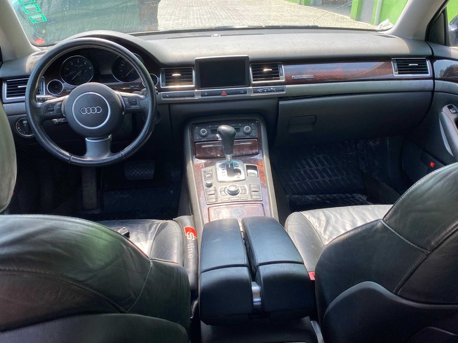 AUDI S8 На части