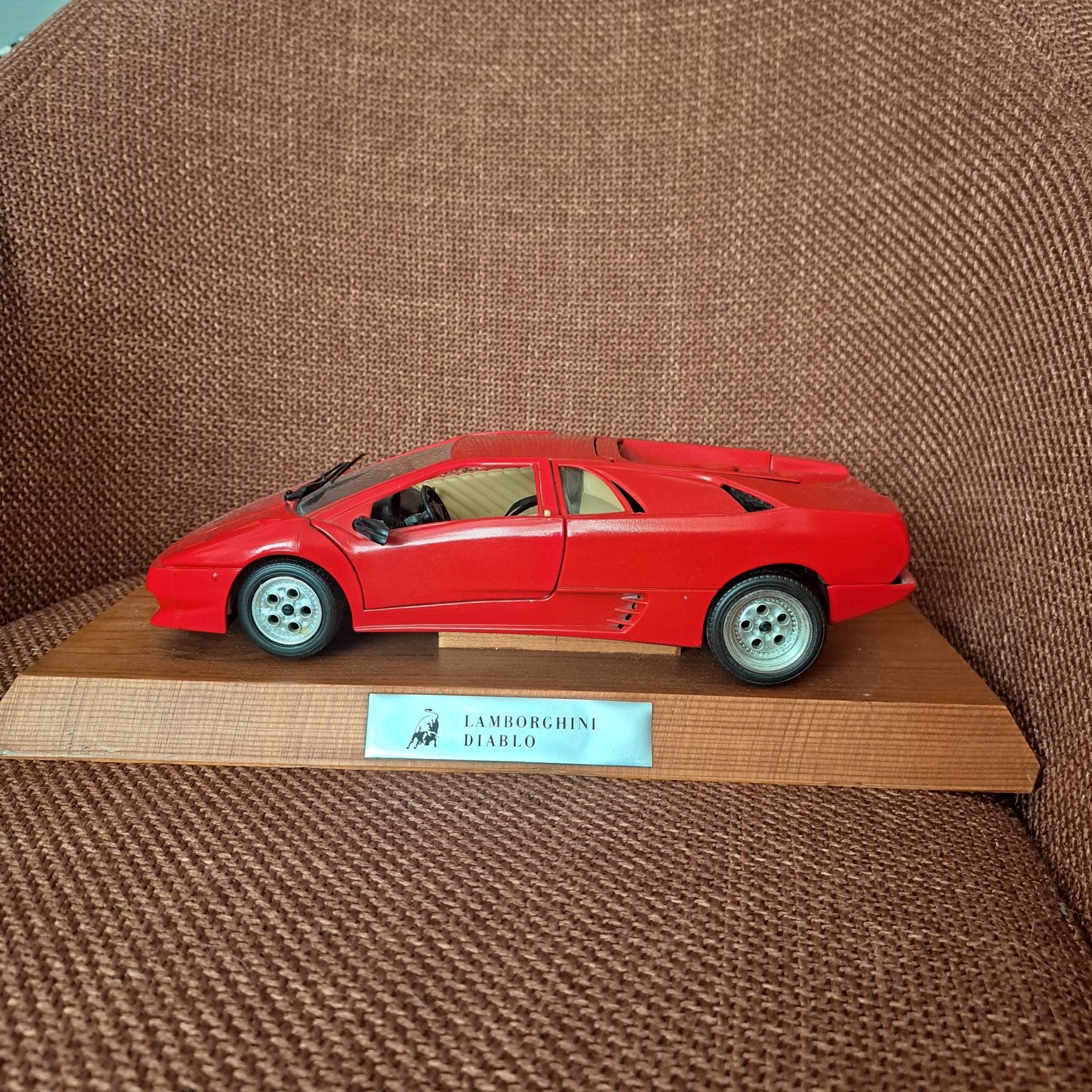 Lamborghini Diablo макет 1:18 Bburago