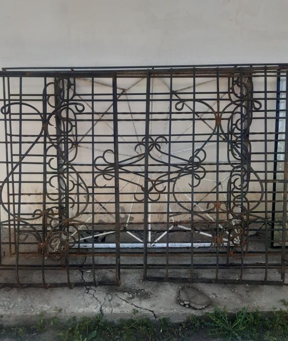 Решетки на окна.