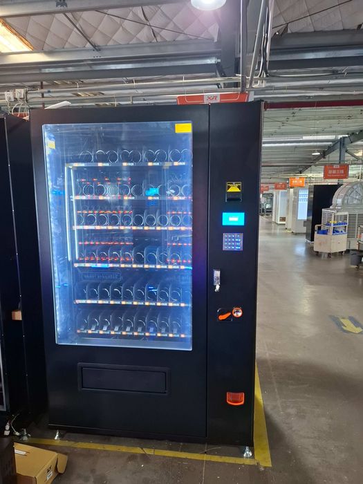 Вендинг машина снакс и напитки