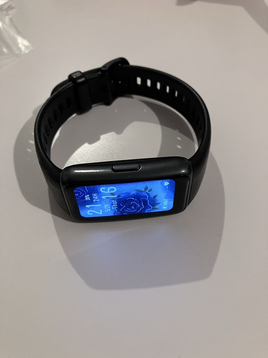 Смарт гривна Huawei band 6