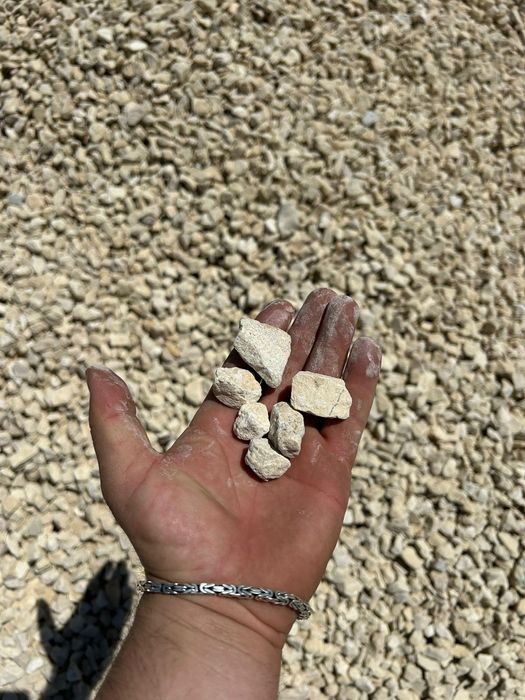 Pamant de padure piatra calcar si granit orce sort bolovani gabioane