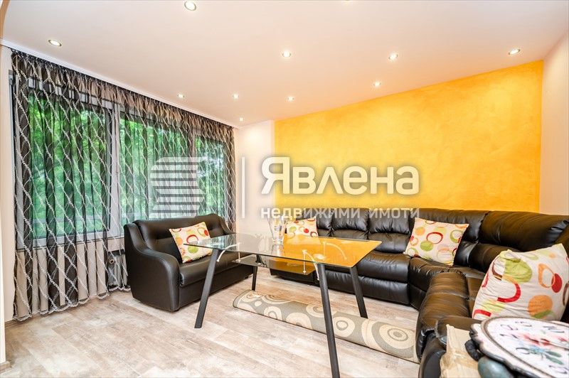 3–стаен апартамент кв.Изток