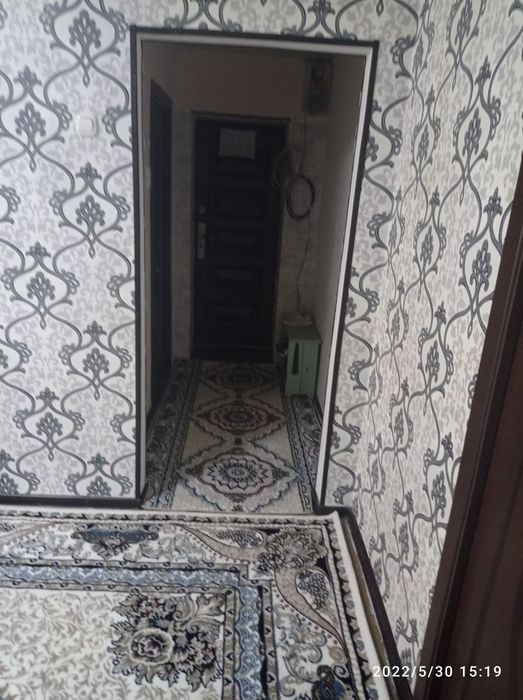 Срочно продаётся 2х ком кв в чирчике 3 этаж на гурпарке 5 этажный дом