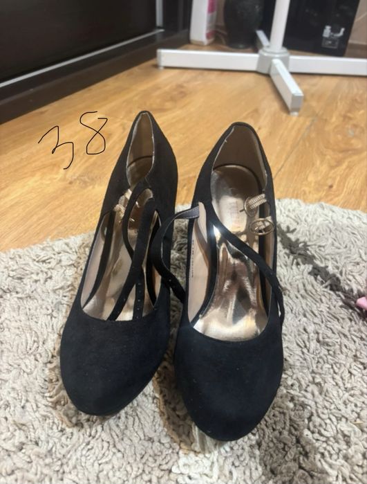 Pantofi cu toc second hand