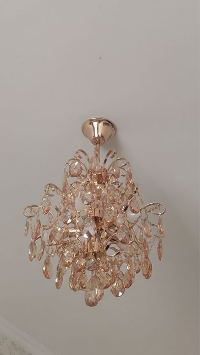 Продам люстру  5.000