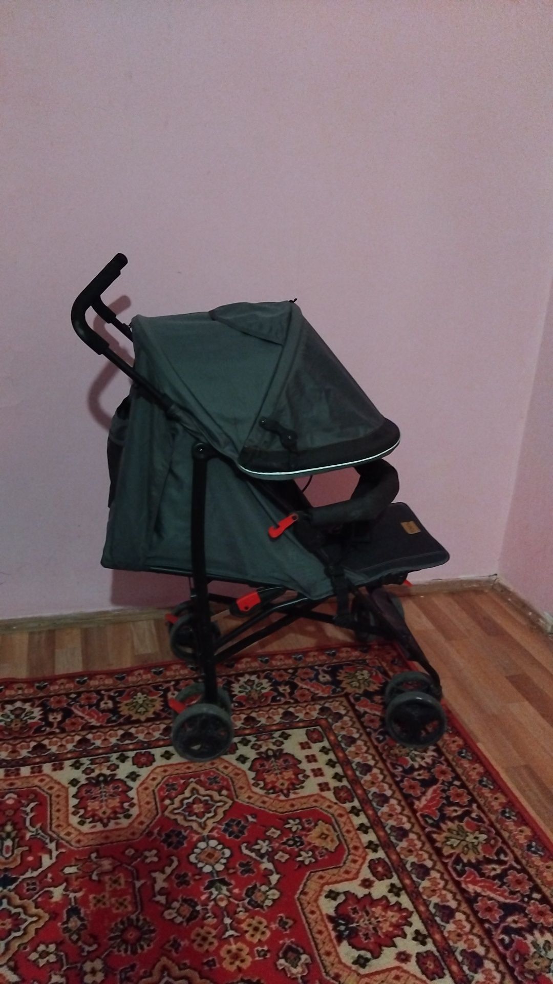 Продам прогулочную коляску фирма томикс