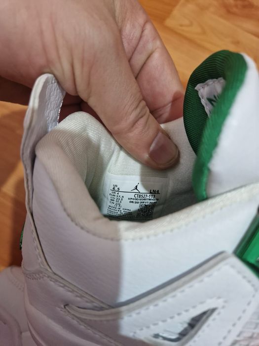 Adidași Jordan patru