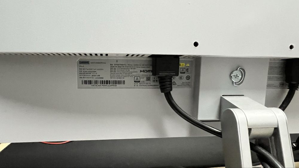 Монитор Lenovo. Диагонал 27”