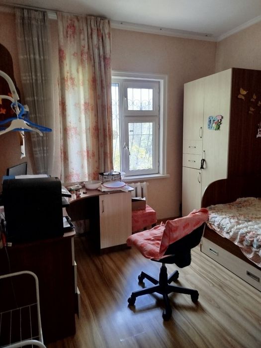 Oila bilan turushga o'qiydigan ishlaydigan qizlar ayolga kvartira bor