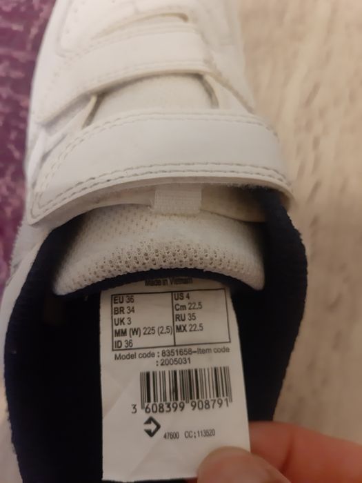 Vand adidași de copii de la Decathlon, mărimea 36.